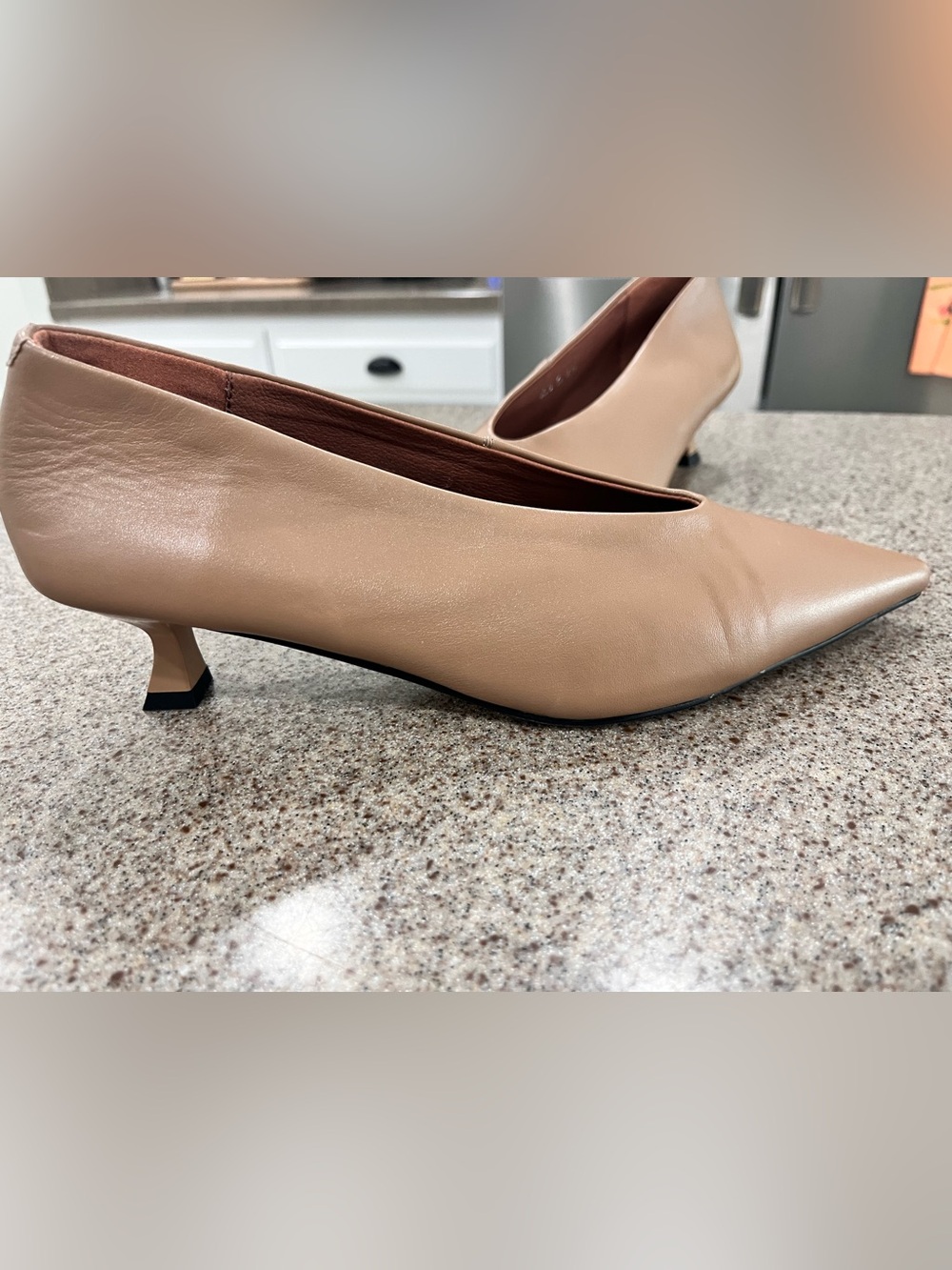 Women’s Tan Soft Leather Pointed Low Kitten Pumps South Korean Designer Size 7.5